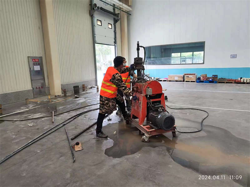 蒋场镇厂房地面下沉塌陷注浆加固施工